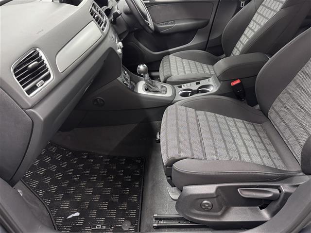Q3 1.4TFSIスポーツ コンビニエンスパッケージ/7インチナビ/TV/Bluetooth/Bカメラ/ドライブレコーダー/ETC/ルーフレール/後方パーキングセンサー/電子パーキングブレーキ/オートライト/キセノンヘッドライト(34枚目)