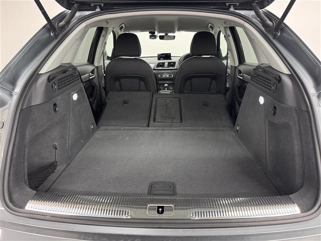 Q3 1.4TFSIスポーツ コンビニエンスパッケージ/7インチナビ/TV/Bluetooth/Bカメラ/ドライブレコーダー/ETC/ルーフレール/後方パーキングセンサー/電子パーキングブレーキ/オートライト/キセノンヘッドライト(45枚目)