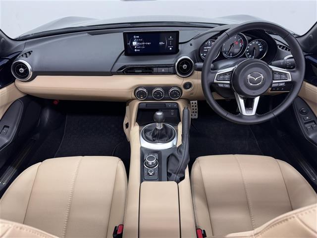 ロードスター Sレザーパッケージ Vセレクション 6速/BOSEサウンドシステム/8.8型ナビ/Bカメラ/ドライブレコーダー/ETC/ベージュ革/BSM/スマートブレーキサポート/速度標識連動レーダークルコン/リアパーキングセンサー/シートヒーター(2枚目)