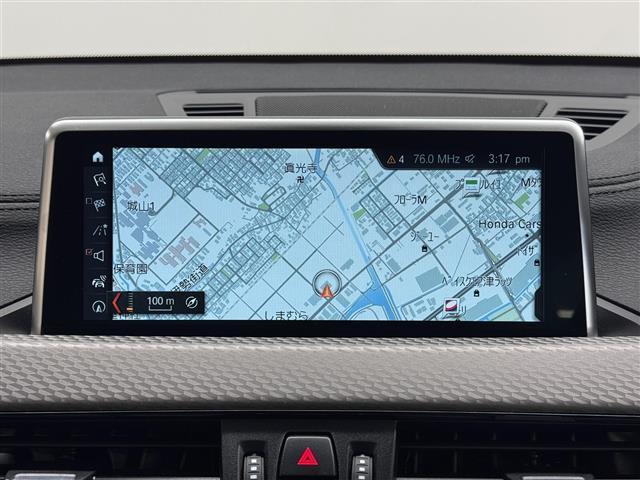 【純正ナビ】人気の純正ナビを装備。ナビ利用時のマップ表示も見やすく、テレビやＤＶＤは臨場感がアップ！いつものドライブがグッと楽しくなります