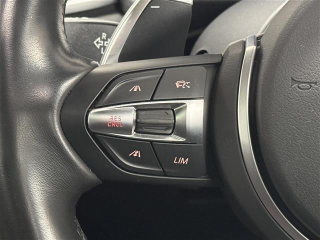 【アクティブクルーズコントロール】クルーズコントロールの機能に加え、先行車との車間距離を自動調整しながら、先行車の車速に合わせ追従するシステム。ストップ＆ゴー機能付で渋滞走行をもサポート。