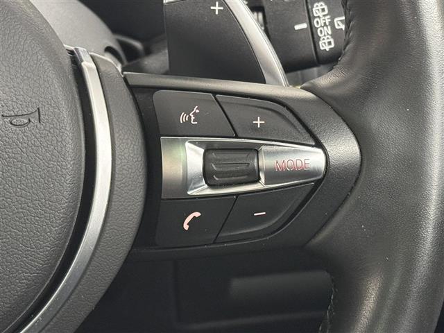 【ステアリングスイッチ】ナビやオーディオなどの操作の際、ハンドルや前方から手や目線を離さないで操作が可能。