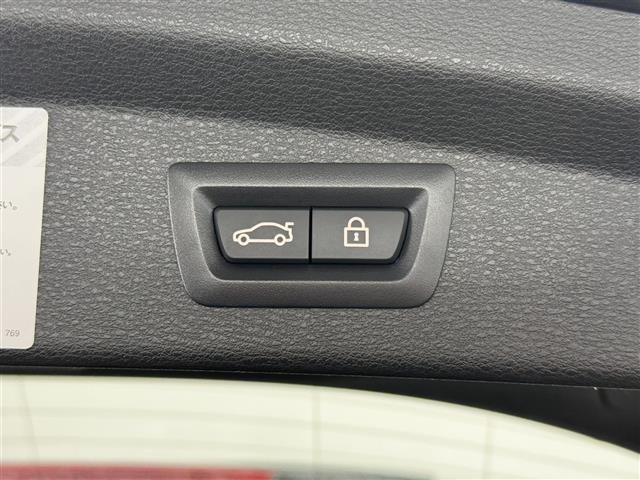 【オートマチックテールゲートオペレーション】これまで力を込めて開閉していたバックドアが、ボタンひとつの操作で簡単に可能です！