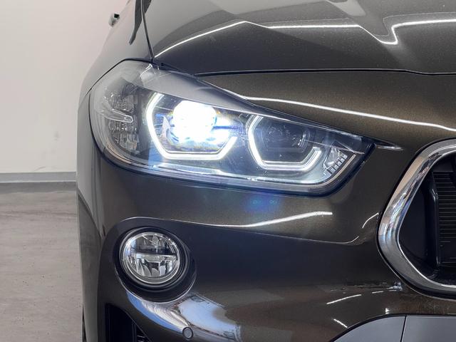 【ＬＥＤヘッドライト】悪天候や夜間走行時も良好な視界を確保し安心して運転できる高輝度ＬＥＤヘッドライトを装備！点灯速度が早く、消費電力も抑えられています。