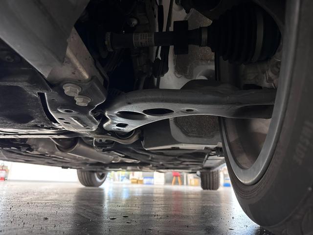 【下回り】下回りがきれいなうちに、防錆加工の施工がオススメ。降雪地域はもちろん、沿岸部にお住いの方や、趣味でマリン・ウィンタースポーツをされる方に大変好評いただいております。