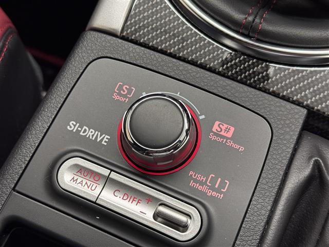 【ＳＩ-ＤＲＩＶＥ】状況に応じて［Ｉ］ｎｔｅｌｌｉｇｅｎｔ、［Ｓ］ｐｏｒｔ、［Ｓ＃（ＳｐｏｒｔＳｈａｒｐ）］の３モードを切り換えることで、アクセルレスポンスを変更することができます。