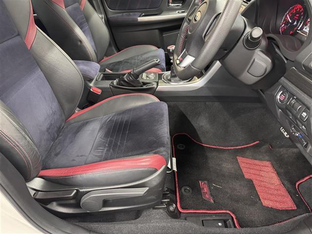 店舗にて現車の確認もいただけますので、お電話で在庫のご確認の上是非ご来店くださいませ。