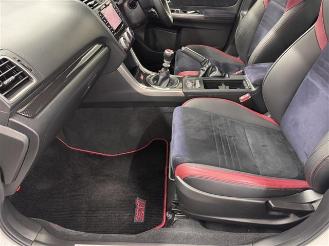 店舗にて現車の確認もいただけますので、お電話で在庫のご確認の上是非ご来店くださいませ。