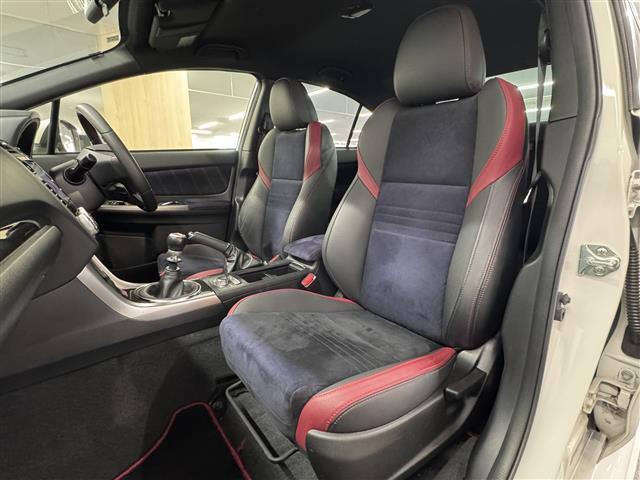 店舗にて現車の確認もいただけますので、お電話で在庫のご確認の上是非ご来店くださいませ。