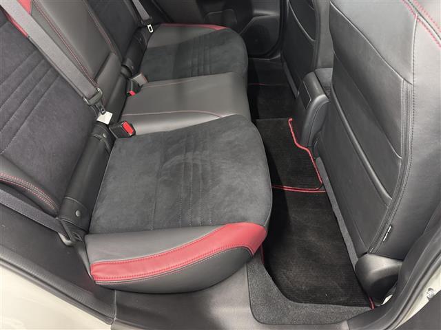 店舗にて現車の確認もいただけますので、お電話で在庫のご確認の上是非ご来店くださいませ。