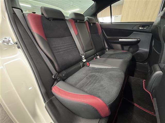 店舗にて現車の確認もいただけますので、お電話で在庫のご確認の上是非ご来店くださいませ。