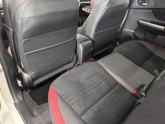 店舗にて現車の確認もいただけますので、お電話で在庫のご確認の上是非ご来店くださいませ。