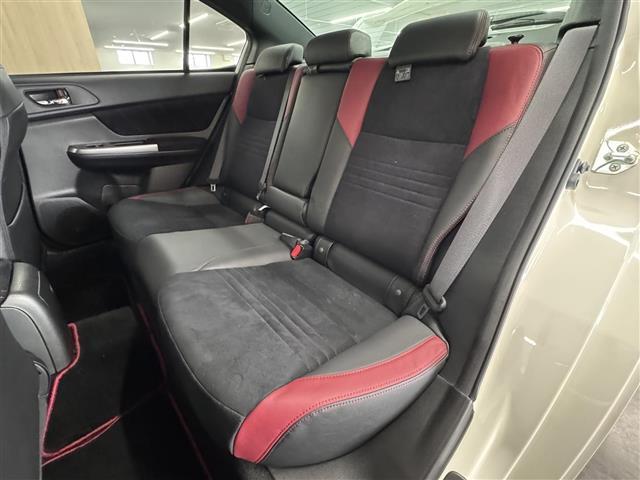 店舗にて現車の確認もいただけますので、お電話で在庫のご確認の上是非ご来店くださいませ。