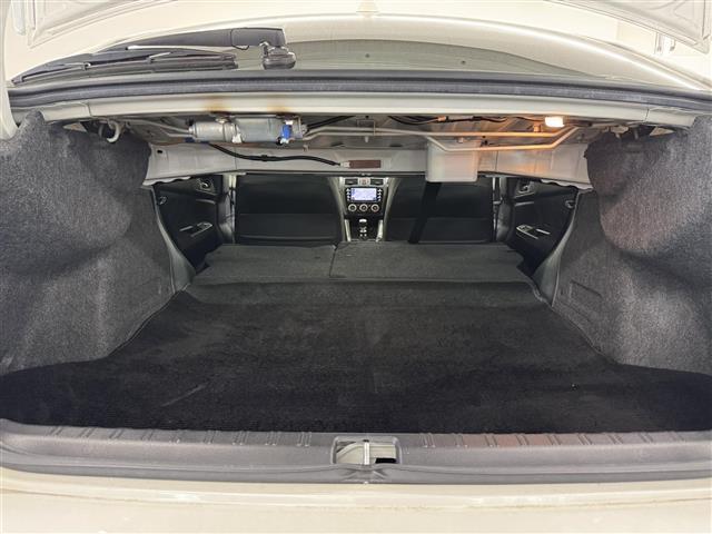 店舗にて現車の確認もいただけますので、お電話で在庫のご確認の上是非ご来店くださいませ。