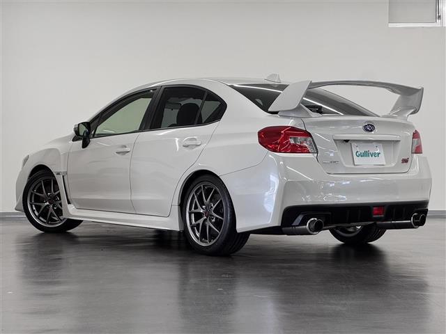 店舗にて現車の確認もいただけますので、お電話で在庫のご確認の上是非ご来店くださいませ。