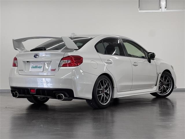 店舗にて現車の確認もいただけますので、お電話で在庫のご確認の上是非ご来店くださいませ。