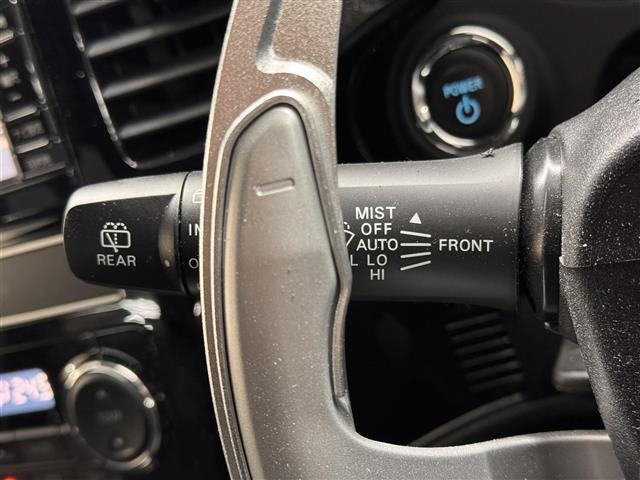 アウトランダーPHEV Gプレミアムパッケージ 本革シート/7インチナビ/マルチアラウンドモニター/ドラレコ/ETC2.0/急速充電機能/ブラインドスポットモニター/衝突被害軽減/レーダークルコン/パワーバックドア/前席シートヒーター/ルーフレール(18枚目)