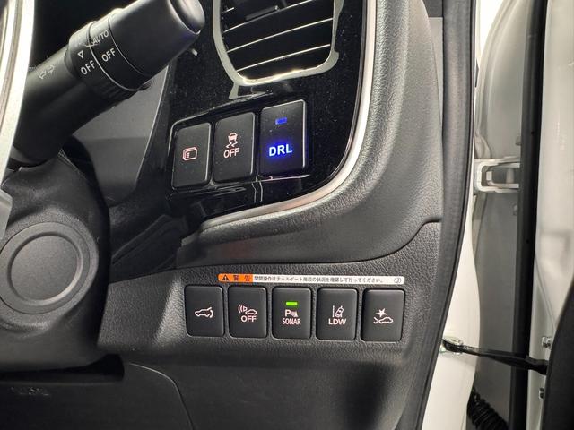 アウトランダーPHEV Gプレミアムパッケージ 本革シート/7インチナビ/マルチアラウンドモニター/ドラレコ/ETC2.0/急速充電機能/ブラインドスポットモニター/衝突被害軽減/レーダークルコン/パワーバックドア/前席シートヒーター/ルーフレール(20枚目)