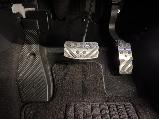 アウトランダーPHEV Gプレミアムパッケージ 本革シート/7インチナビ/マルチアラウンドモニター/ドラレコ/ETC2.0/急速充電機能/ブラインドスポットモニター/衝突被害軽減/レーダークルコン/パワーバックドア/前席シートヒーター/ルーフレール(30枚目)