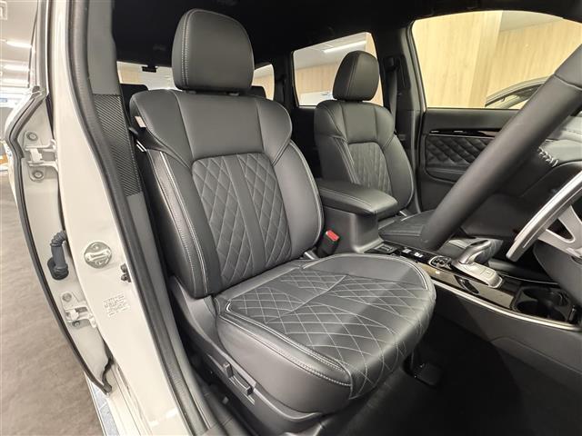 アウトランダーPHEV Gプレミアムパッケージ 本革シート/7インチナビ/マルチアラウンドモニター/ドラレコ/ETC2.0/急速充電機能/ブラインドスポットモニター/衝突被害軽減/レーダークルコン/パワーバックドア/前席シートヒーター/ルーフレール(40枚目)