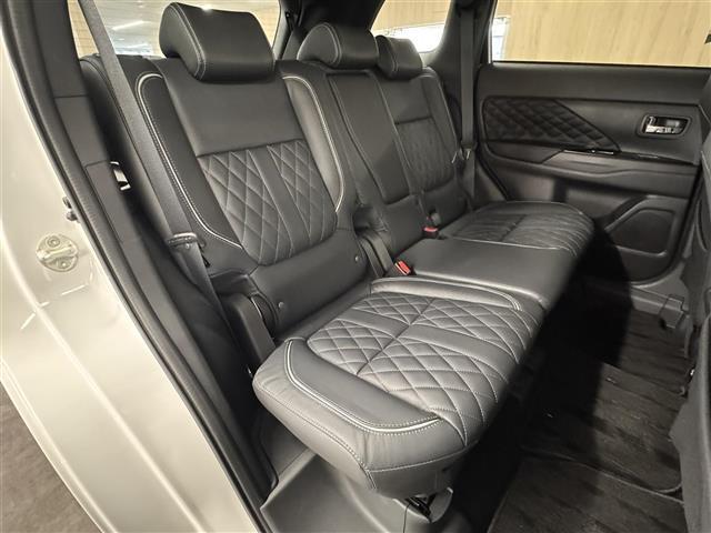 アウトランダーPHEV Gプレミアムパッケージ 本革シート/7インチナビ/マルチアラウンドモニター/ドラレコ/ETC2.0/急速充電機能/ブラインドスポットモニター/衝突被害軽減/レーダークルコン/パワーバックドア/前席シートヒーター/ルーフレール(44枚目)