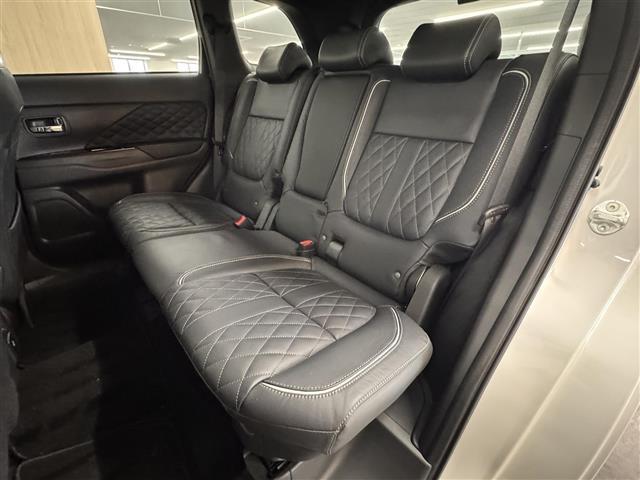アウトランダーPHEV Gプレミアムパッケージ 本革シート/7インチナビ/マルチアラウンドモニター/ドラレコ/ETC2.0/急速充電機能/ブラインドスポットモニター/衝突被害軽減/レーダークルコン/パワーバックドア/前席シートヒーター/ルーフレール(47枚目)