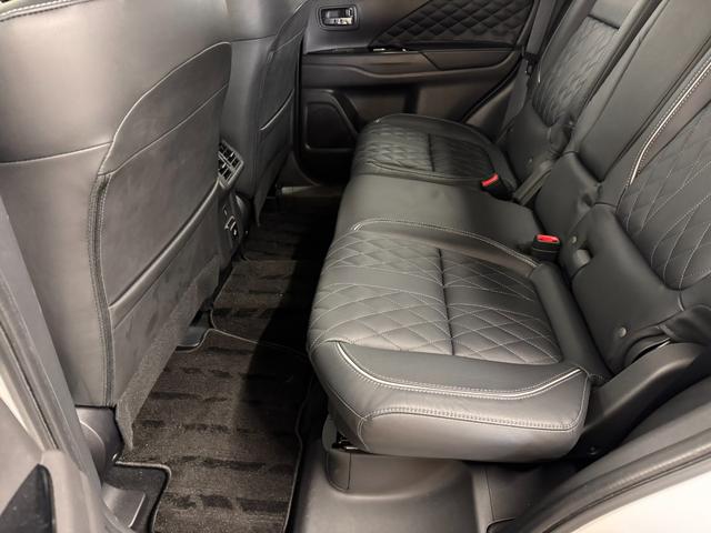 アウトランダーPHEV Gプレミアムパッケージ 本革シート/7インチナビ/マルチアラウンドモニター/ドラレコ/ETC2.0/急速充電機能/ブラインドスポットモニター/衝突被害軽減/レーダークルコン/パワーバックドア/前席シートヒーター/ルーフレール(48枚目)