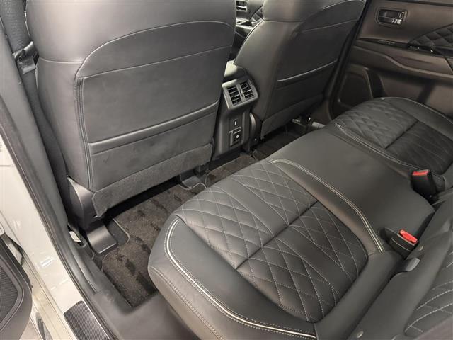 アウトランダーPHEV Gプレミアムパッケージ 本革シート/7インチナビ/マルチアラウンドモニター/ドラレコ/ETC2.0/急速充電機能/ブラインドスポットモニター/衝突被害軽減/レーダークルコン/パワーバックドア/前席シートヒーター/ルーフレール(49枚目)