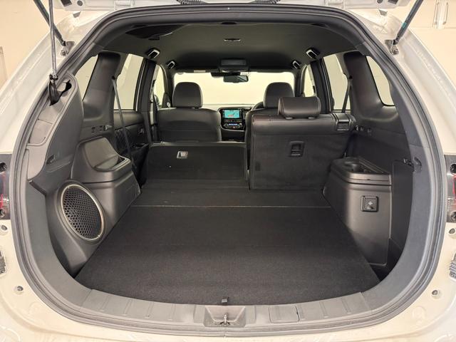 アウトランダーPHEV Gプレミアムパッケージ 本革シート/7インチナビ/マルチアラウンドモニター/ドラレコ/ETC2.0/急速充電機能/ブラインドスポットモニター/衝突被害軽減/レーダークルコン/パワーバックドア/前席シートヒーター/ルーフレール(51枚目)