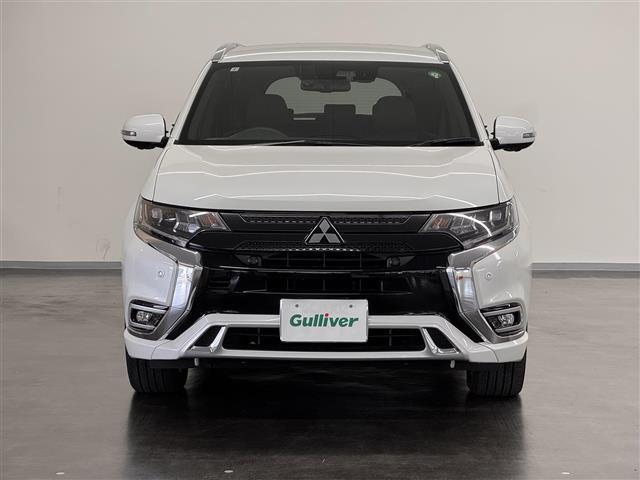 アウトランダーPHEV Gプレミアムパッケージ 本革シート/7インチナビ/マルチアラウンドモニター/ドラレコ/ETC2.0/急速充電機能/ブラインドスポットモニター/衝突被害軽減/レーダークルコン/パワーバックドア/前席シートヒーター/ルーフレール(63枚目)