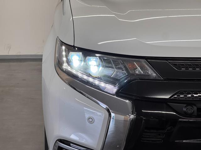 アウトランダーPHEV Gプレミアムパッケージ 本革シート/7インチナビ/マルチアラウンドモニター/ドラレコ/ETC2.0/急速充電機能/ブラインドスポットモニター/衝突被害軽減/レーダークルコン/パワーバックドア/前席シートヒーター/ルーフレール(64枚目)