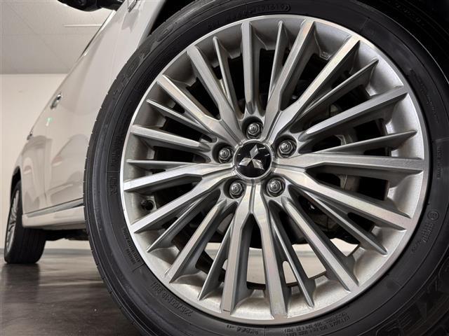 アウトランダーPHEV Gプレミアムパッケージ 本革シート/7インチナビ/マルチアラウンドモニター/ドラレコ/ETC2.0/急速充電機能/ブラインドスポットモニター/衝突被害軽減/レーダークルコン/パワーバックドア/前席シートヒーター/ルーフレール(65枚目)