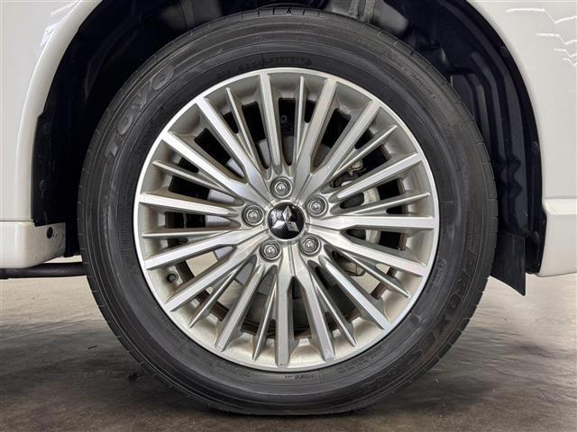 アウトランダーPHEV Gプレミアムパッケージ 本革シート/7インチナビ/マルチアラウンドモニター/ドラレコ/ETC2.0/急速充電機能/ブラインドスポットモニター/衝突被害軽減/レーダークルコン/パワーバックドア/前席シートヒーター/ルーフレール(66枚目)