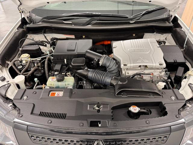 アウトランダーPHEV Gプレミアムパッケージ 本革シート/7インチナビ/マルチアラウンドモニター/ドラレコ/ETC2.0/急速充電機能/ブラインドスポットモニター/衝突被害軽減/レーダークルコン/パワーバックドア/前席シートヒーター/ルーフレール(67枚目)