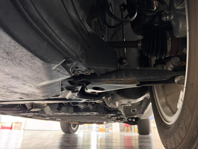 アウトランダーPHEV Gプレミアムパッケージ 本革シート/7インチナビ/マルチアラウンドモニター/ドラレコ/ETC2.0/急速充電機能/ブラインドスポットモニター/衝突被害軽減/レーダークルコン/パワーバックドア/前席シートヒーター/ルーフレール(69枚目)