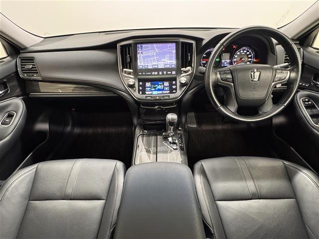 クラウンハイブリッド アスリートG アドバンストパッケージ/ムーンルーフ/8インチナビ/バックカメラ/ドライブレコーダー/ETC/黒本革シート/プリクラッシュセーフティ/レーダークルコン/インテリジェントクリアランスソナー/冷暖シート(2枚目)