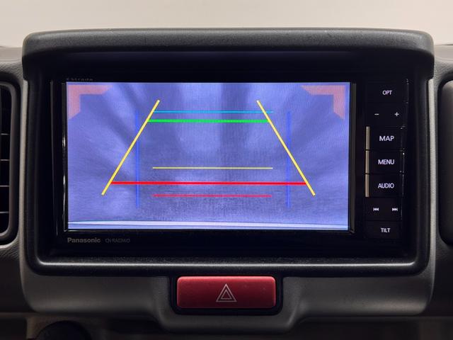 【Ｓｔｒａｄａナビ】Ｐａｎａｓｏｎｉｃのカーオーディオブランド・ストラーダのナビが装着されています。ナビ利用時のマップ表示は見やすく、テレビやＤＶＤは臨場感がアップします！