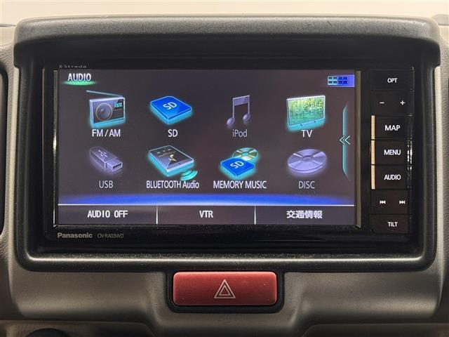 【Ｓｔｒａｄａナビ】Ｐａｎａｓｏｎｉｃのカーオーディオブランド・ストラーダのナビが装着されています。ナビ利用時のマップ表示は見やすく、テレビやＤＶＤは臨場感がアップします！