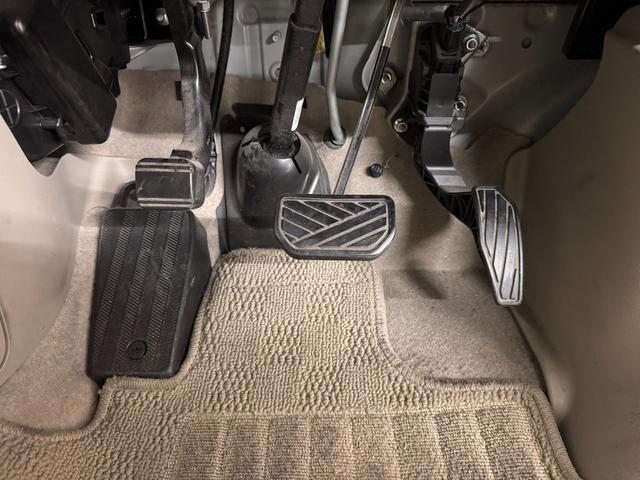 【プッシュスタート】スマートキーを持っているだけ、鍵を差し込むことなく、ボタンを押すだけでエンジン始動や停止を行うことができます。