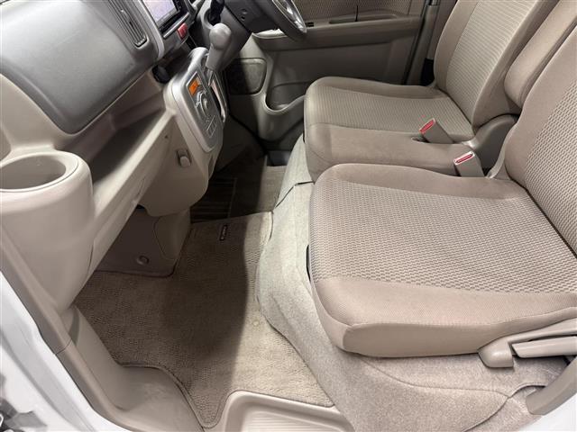 店舗にて現車の確認もいただけますので、お電話で在庫のご確認の上是非ご来店くださいませ。