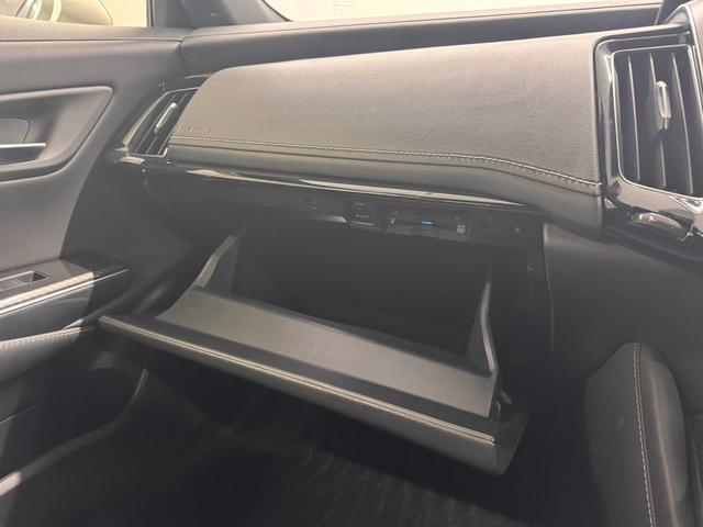 クラウンハイブリッド ＲＳアドバンス　ＯＰ１６スピーカー／８型ナビ／パノラミックビュー／ドラレコ／ＥＴＣ２．０／本革／ブラインドスポットモニター／プリクラッシュセーフティ／パーキングサポートブレーキ／パワーシート／冷暖シート／カラーＨＵＤ（15枚目）