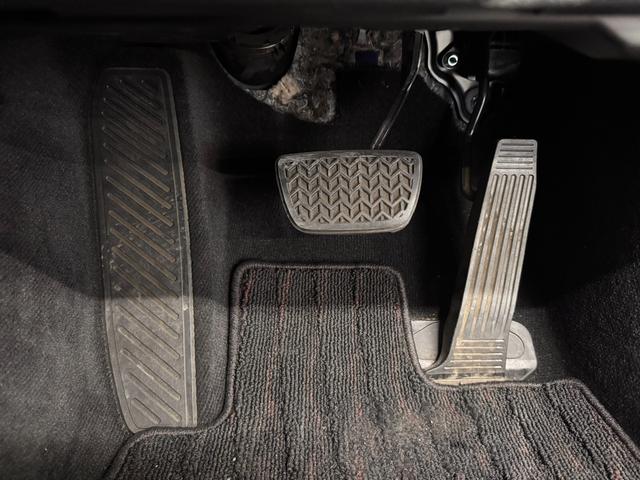 クラウンハイブリッド ＲＳアドバンス　ＯＰ１６スピーカー／８型ナビ／パノラミックビュー／ドラレコ／ＥＴＣ２．０／本革／ブラインドスポットモニター／プリクラッシュセーフティ／パーキングサポートブレーキ／パワーシート／冷暖シート／カラーＨＵＤ（27枚目）