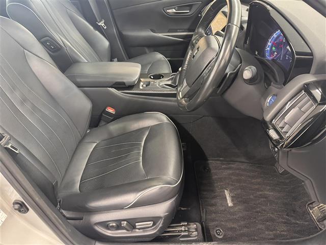 クラウンハイブリッド ＲＳアドバンス　ＯＰ１６スピーカー／８型ナビ／パノラミックビュー／ドラレコ／ＥＴＣ２．０／本革／ブラインドスポットモニター／プリクラッシュセーフティ／パーキングサポートブレーキ／パワーシート／冷暖シート／カラーＨＵＤ（32枚目）