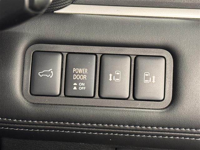 デリカD:5 P アルパイン後席モニター&11インチナビ/マルチアラウンドモニター/両側オートスライドドア/後側方車両検知警報/衝突被害軽減ブレーキ/パワーバックドア/パワーシート/シートヒーター/ステアリングヒーター(7枚目)