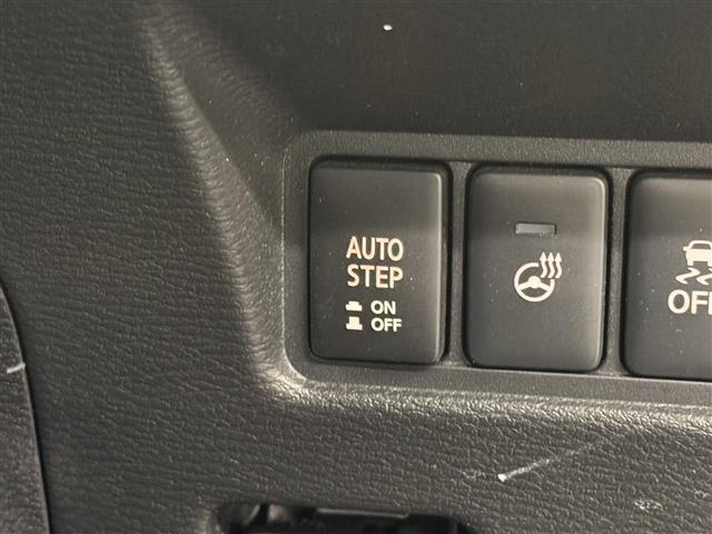 デリカD:5 P アルパイン後席モニター&11インチナビ/マルチアラウンドモニター/両側オートスライドドア/後側方車両検知警報/衝突被害軽減ブレーキ/パワーバックドア/パワーシート/シートヒーター/ステアリングヒーター(18枚目)