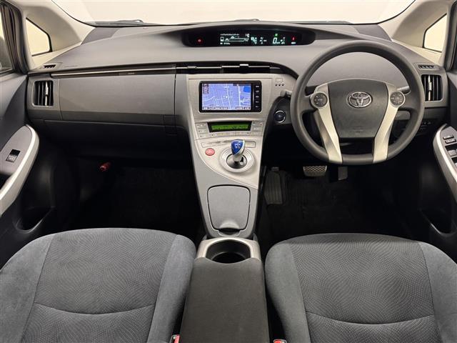 プリウス S 7インチナビ/バックカメラ/フルセグTV/ドライブレコーダー/ビルトインETC/オートライト/HIDヘッドライト/車両接近通報装置/ステアリングスイッチ/オートエアコン/プッシュスタート/スマートキー(2枚目)