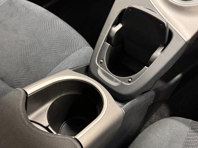 プリウス S 7インチナビ/バックカメラ/フルセグTV/ドライブレコーダー/ビルトインETC/オートライト/HIDヘッドライト/車両接近通報装置/ステアリングスイッチ/オートエアコン/プッシュスタート/スマートキー(9枚目)