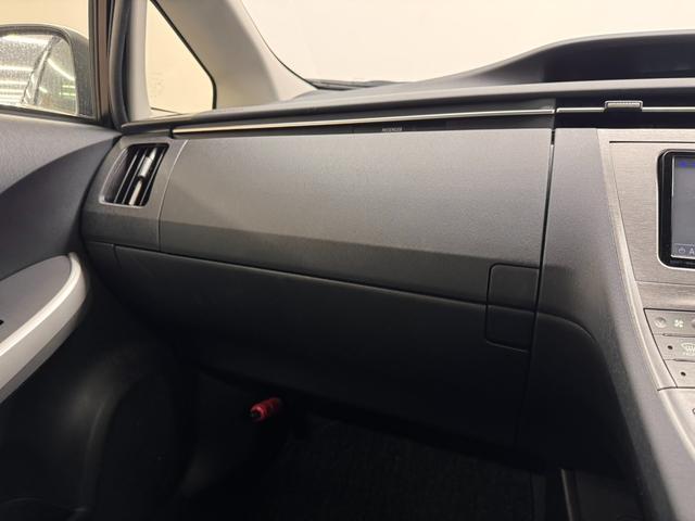 プリウス S 7インチナビ/バックカメラ/フルセグTV/ドライブレコーダー/ビルトインETC/オートライト/HIDヘッドライト/車両接近通報装置/ステアリングスイッチ/オートエアコン/プッシュスタート/スマートキー(11枚目)