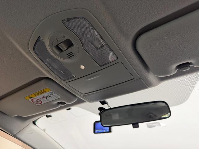 プリウス S 7インチナビ/バックカメラ/フルセグTV/ドライブレコーダー/ビルトインETC/オートライト/HIDヘッドライト/車両接近通報装置/ステアリングスイッチ/オートエアコン/プッシュスタート/スマートキー(14枚目)