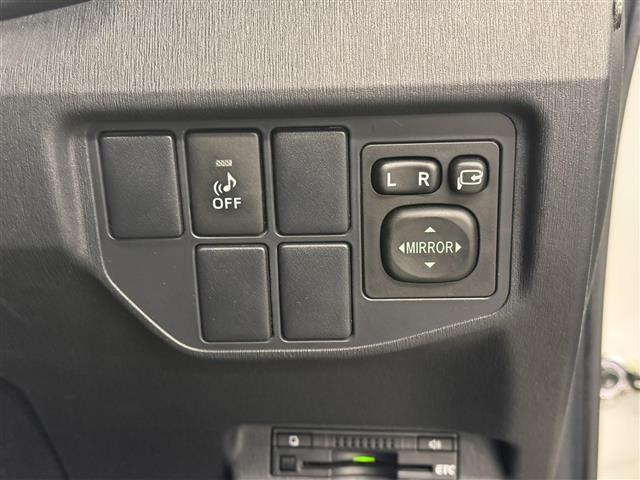 プリウス S 7インチナビ/バックカメラ/フルセグTV/ドライブレコーダー/ビルトインETC/オートライト/HIDヘッドライト/車両接近通報装置/ステアリングスイッチ/オートエアコン/プッシュスタート/スマートキー(22枚目)